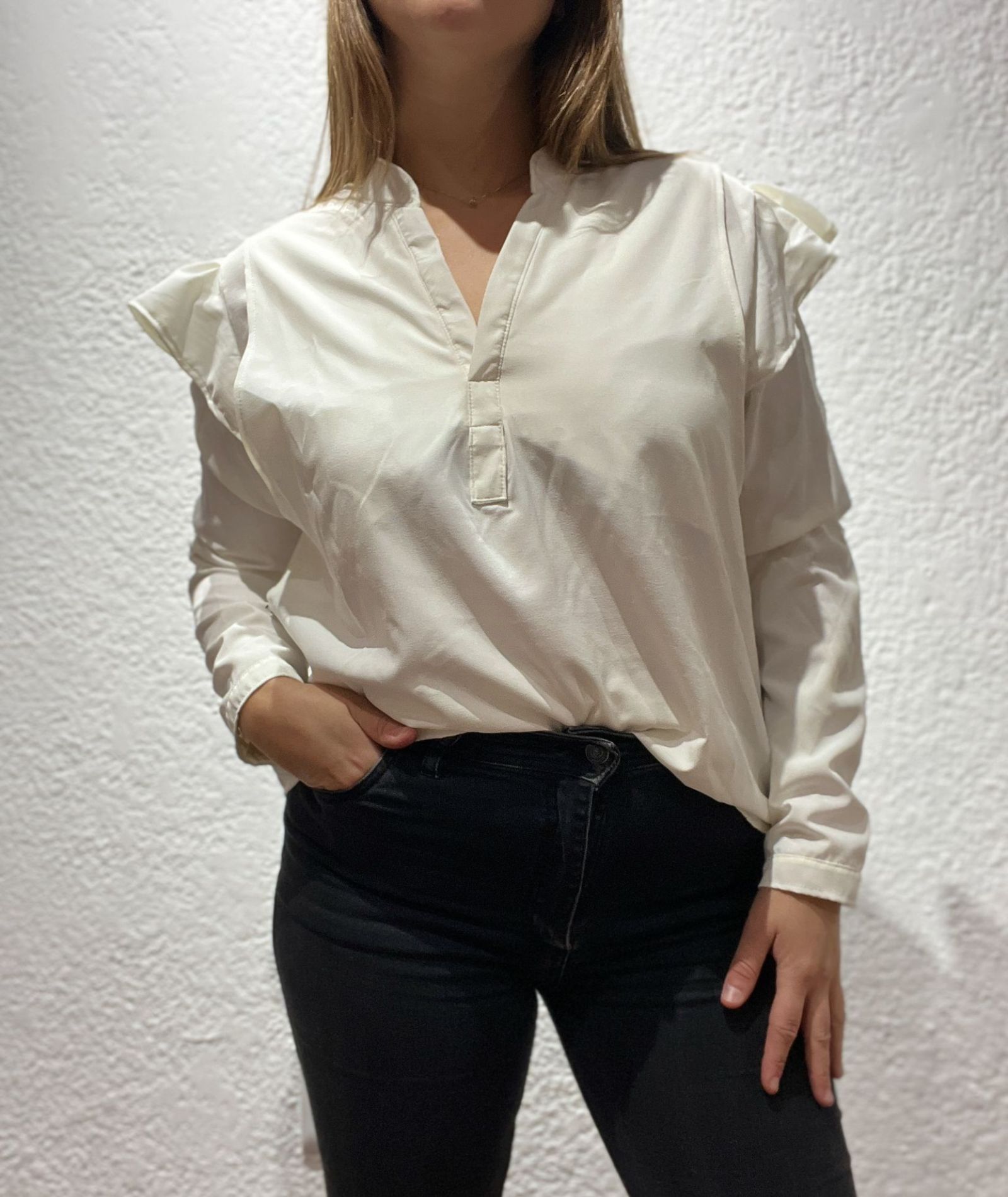 Camisa con volados modelo «Luli»