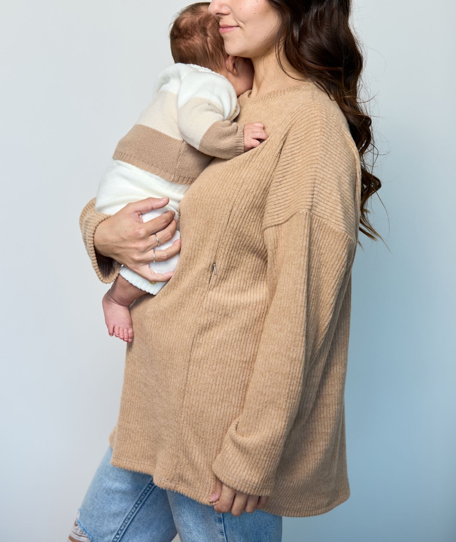 Sweater modelo Bombay – stock en negro y fucsia