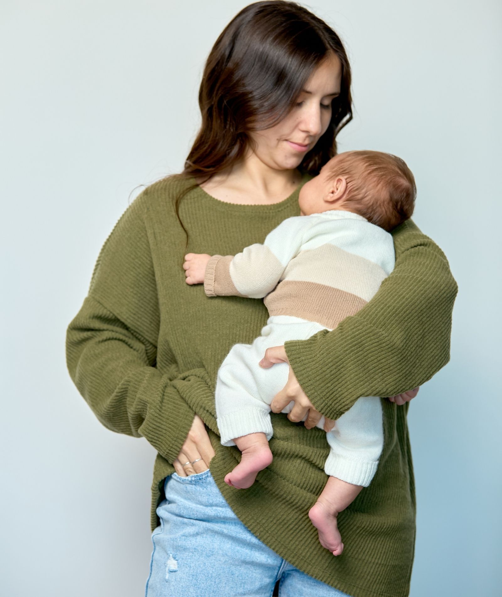 Sweater modelo Bombay – stock en negro y fucsia