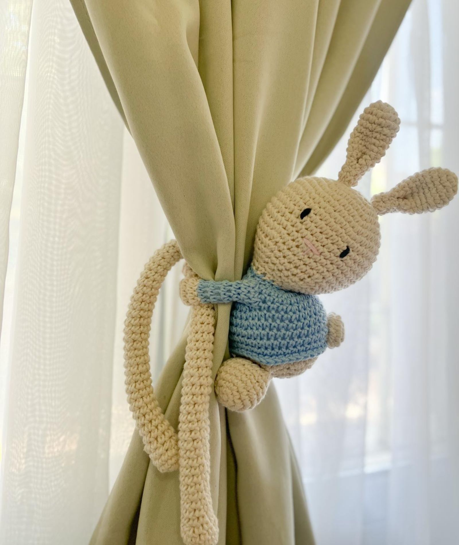 Conejo sujetador de cortina en crochet